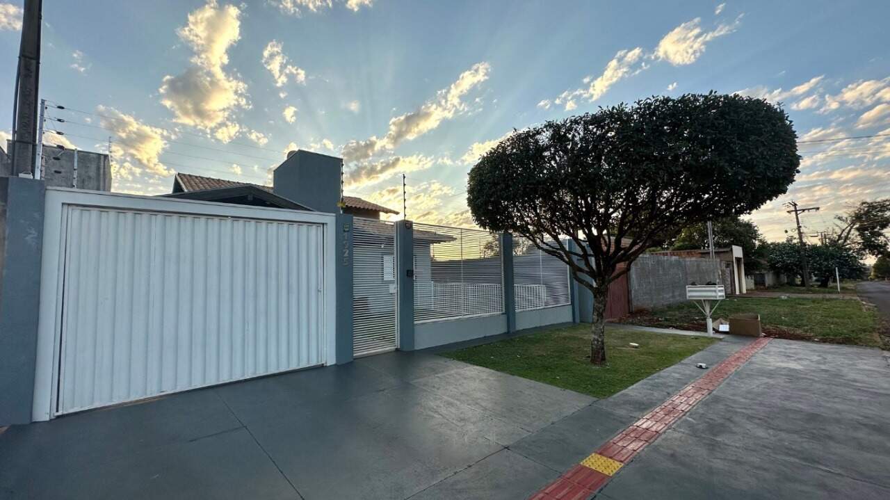 Casa com 4 quartos sendo 1 suíte no Vila Arapongas em Dourados/MS — foto 2