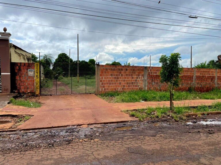 Terreno/Lote no Jardim Itália em Dourados/MS