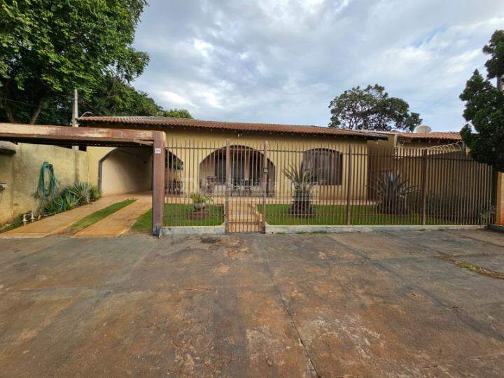 Casa com 3 quartos no BNH II Plano em Dourados/MS