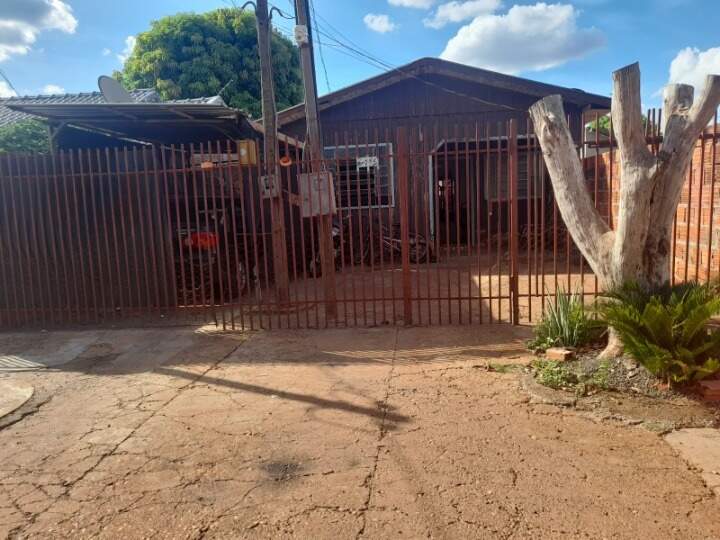 Casa com 4 quartos no Jardim Ouro Verde em Dourados/MS