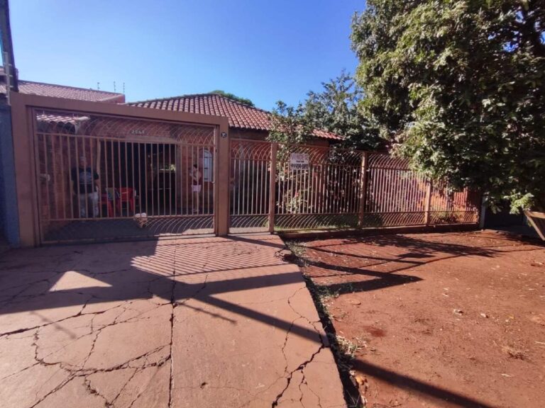 Casa com 3 quartos no Jardim Rasslem em Dourados/MS