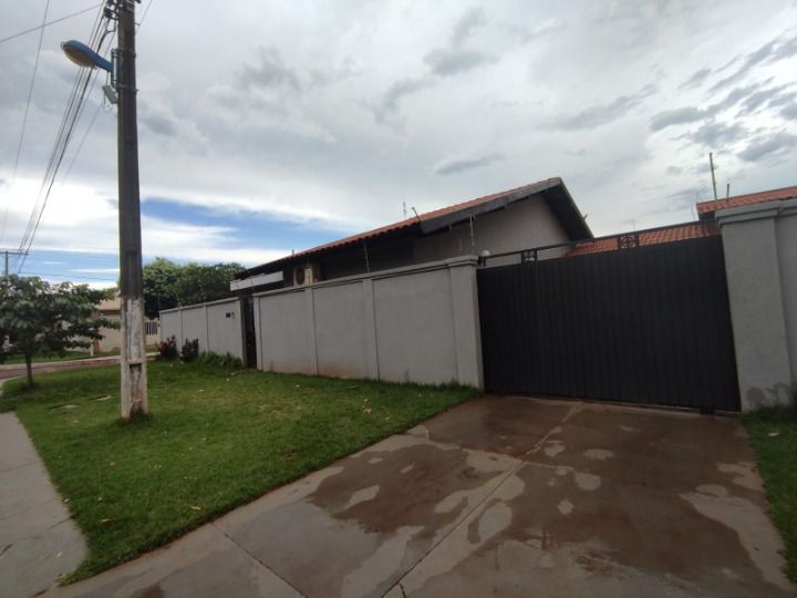 Casa com 4 quartos sendo 1 suíte no Jardim Maracanã em Dourados/MS — foto 2