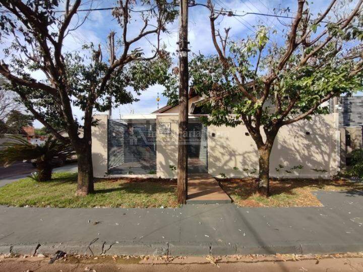 Casa com 3 quartos no Jardim Tropical em Dourados/MS