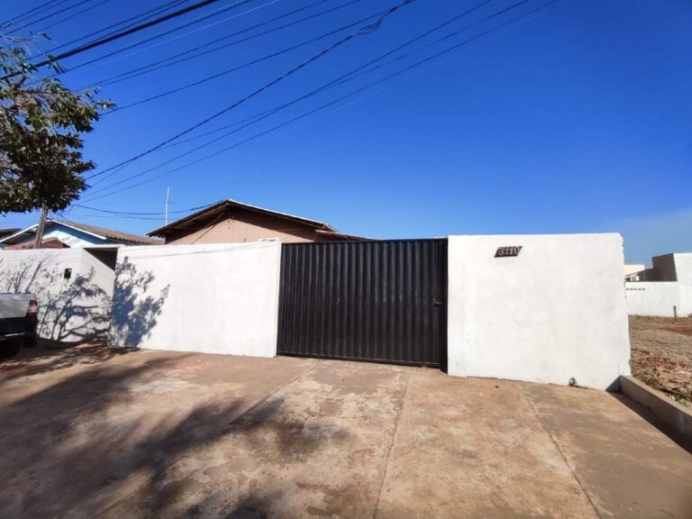 Casa com 3 quartos no Conjunto Habitacional Izidro Pedroso em Dourados/MS