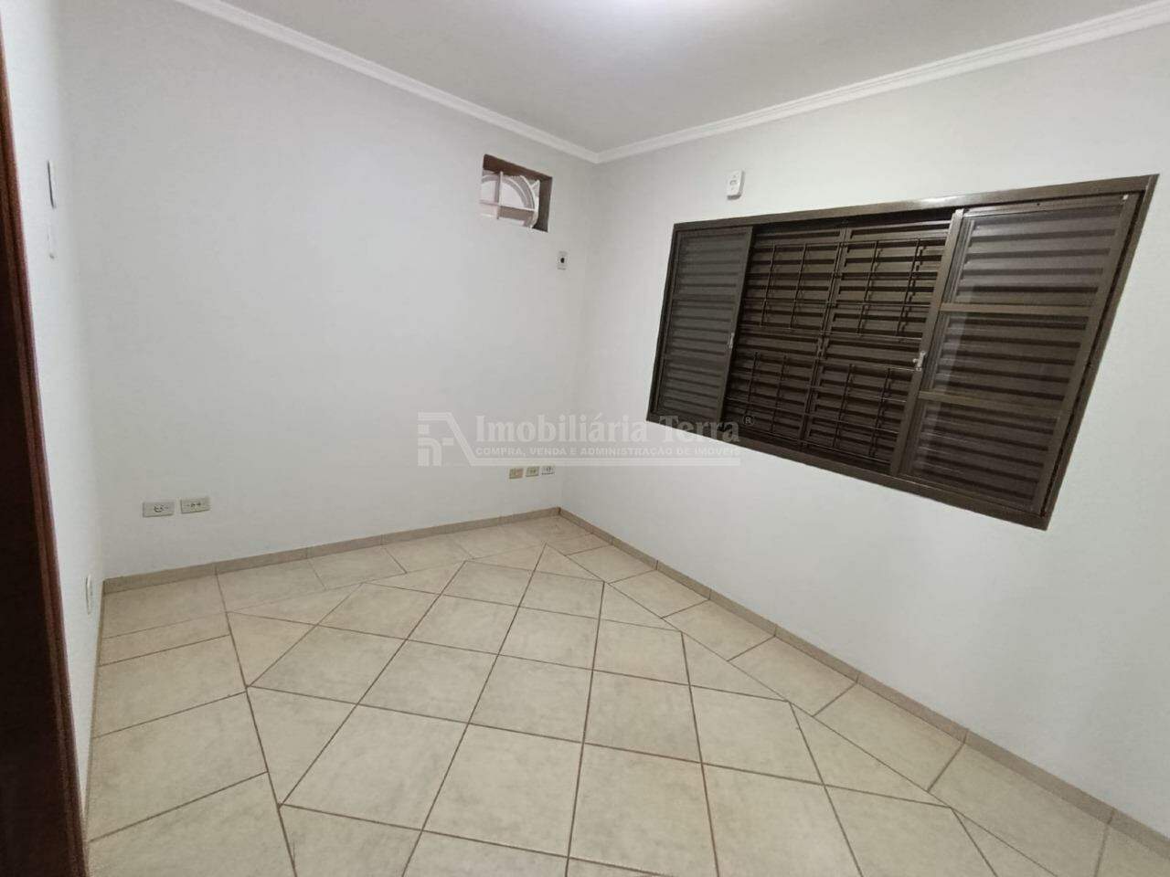 Casa em BNH III Plano, foto 9 de 16