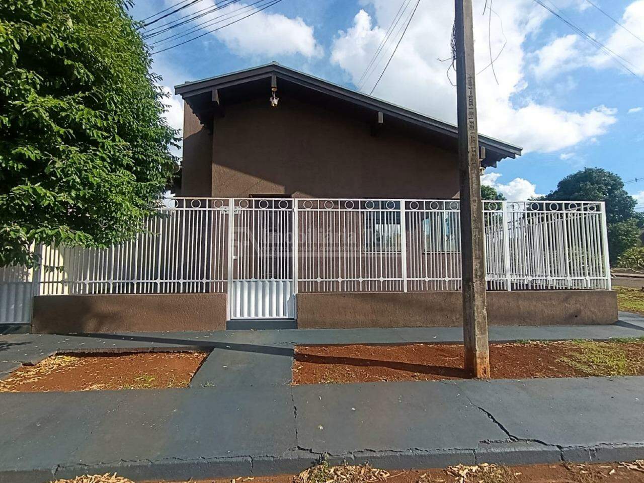 Casa em BNH III Plano, foto 1 de 16