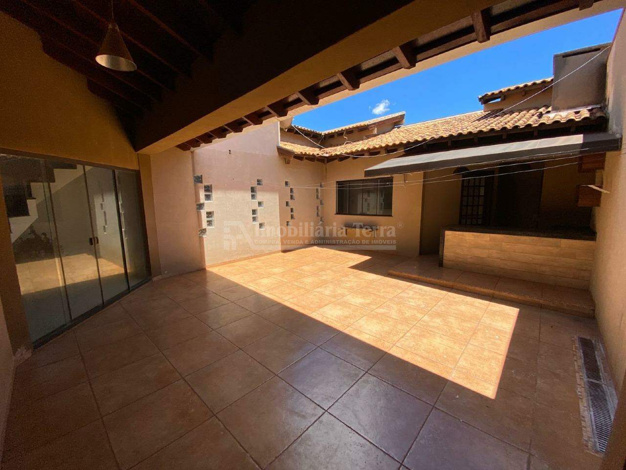 Casa com 4 quartos sendo 1 suíte no Jardim São Pedro em Dourados/MS — foto 3
