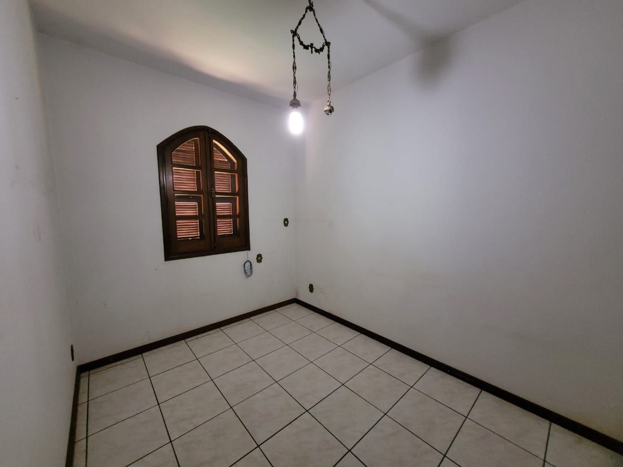 Casa com 6 quartos sendo 2 suítes no Jardim Tropical em Dourados/MS — foto 9
