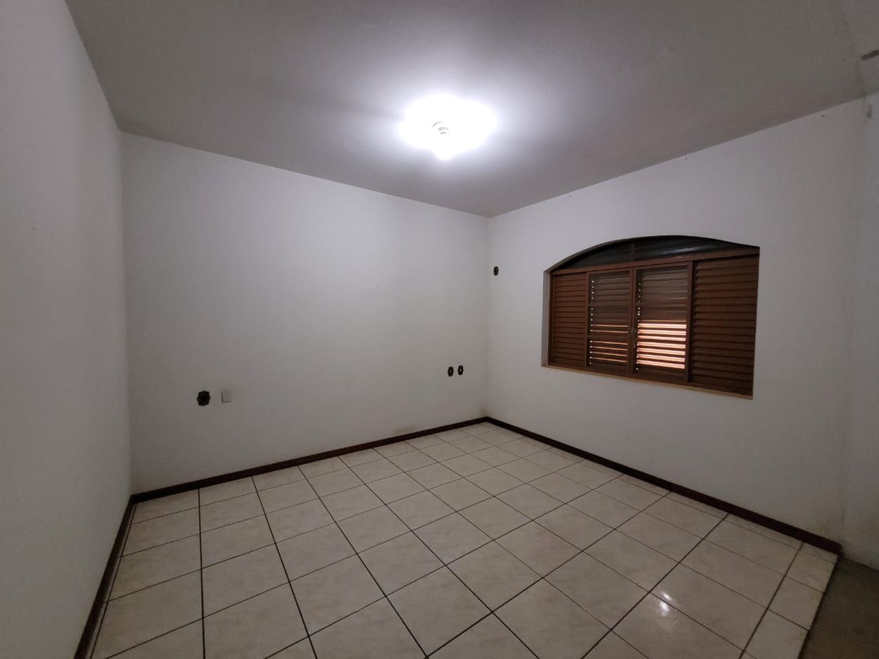 Casa com 6 quartos sendo 2 suítes no Jardim Tropical em Dourados/MS — foto 14