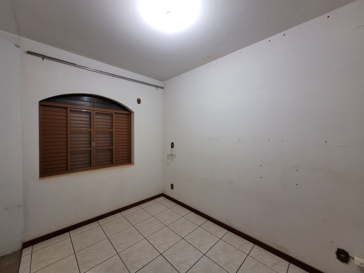 Casa com 6 quartos sendo 2 suítes no Jardim Tropical em Dourados/MS — foto 15