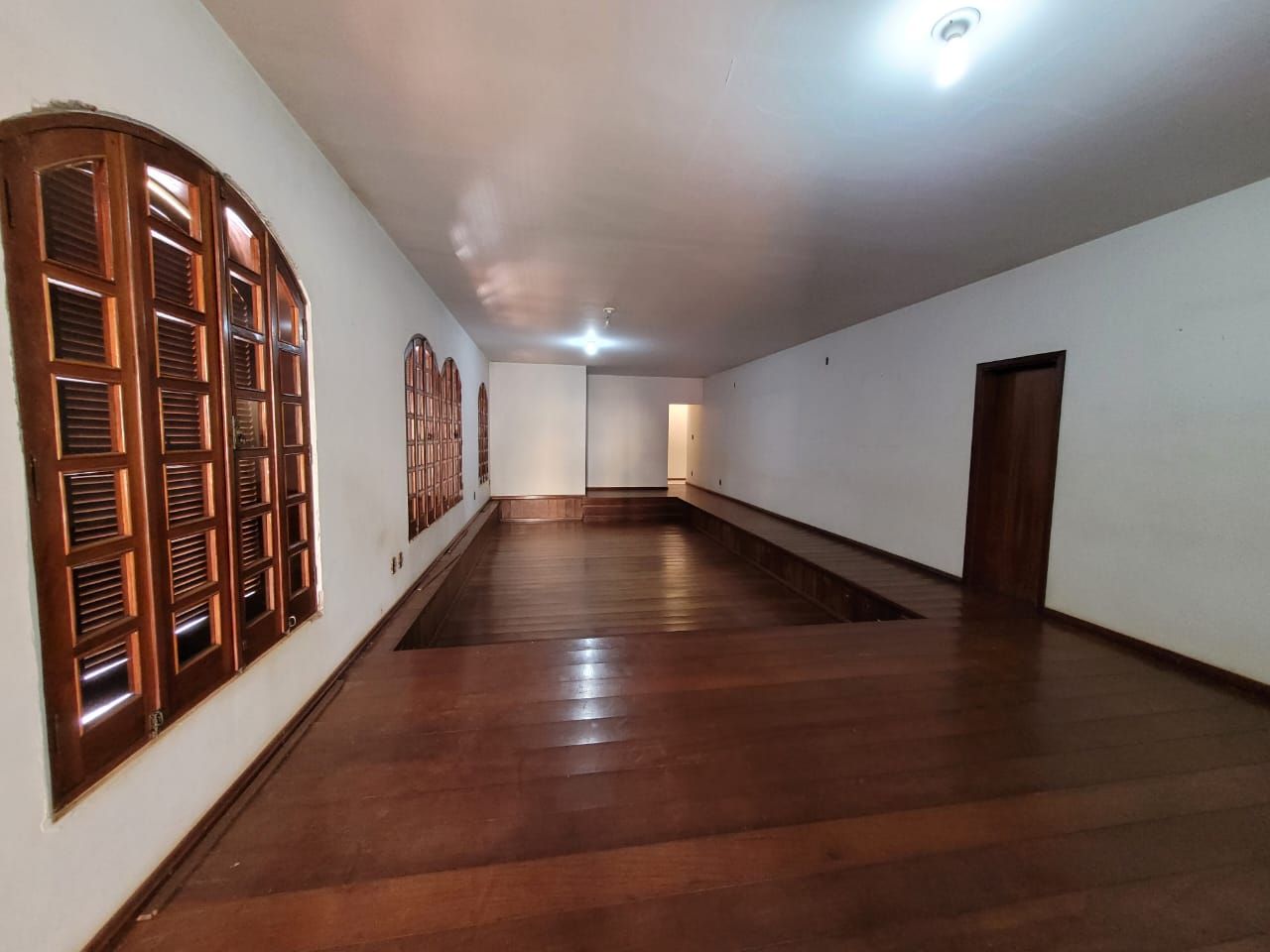 Casa com 6 quartos sendo 2 suítes no Jardim Tropical em Dourados/MS — foto 8