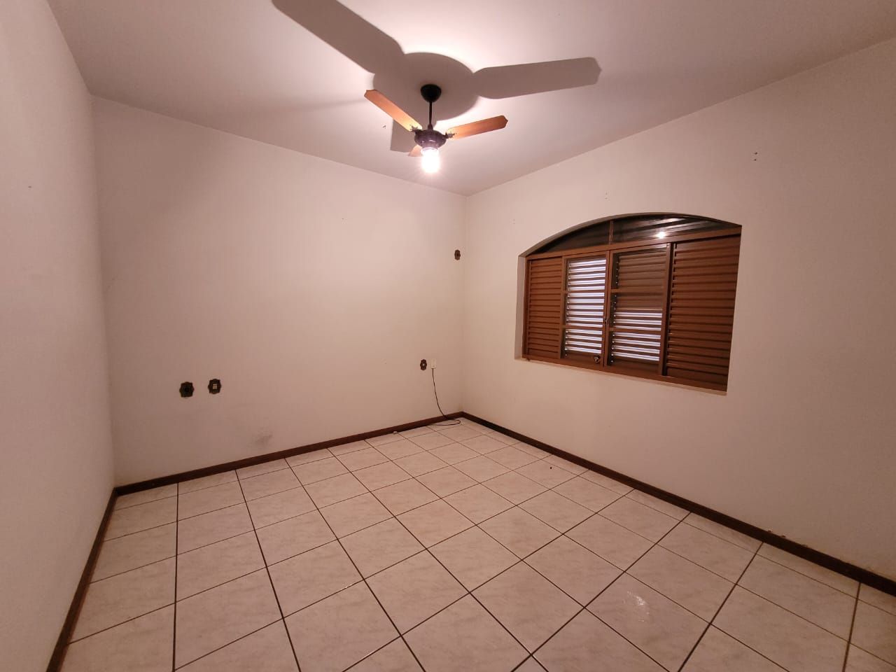 Casa com 6 quartos sendo 2 suítes no Jardim Tropical em Dourados/MS — foto 12