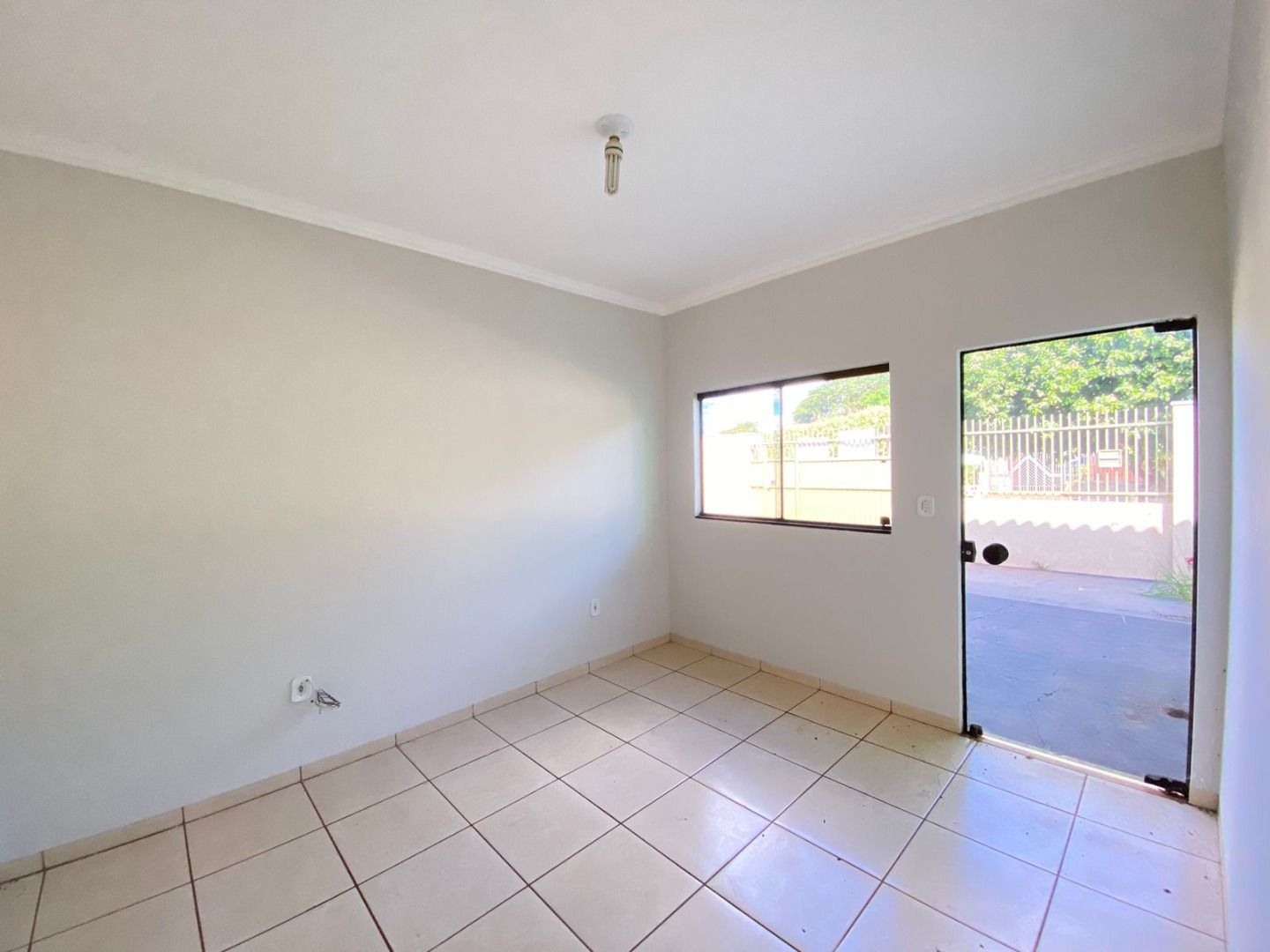 Casa com 2 quartos sendo 1 suíte no Jardim Rasslem em Dourados/MS — foto 4