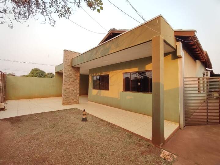 Casa com 3 quartos sendo 1 suíte no Jardim Das Primaveras em Dourados/MS — foto 2