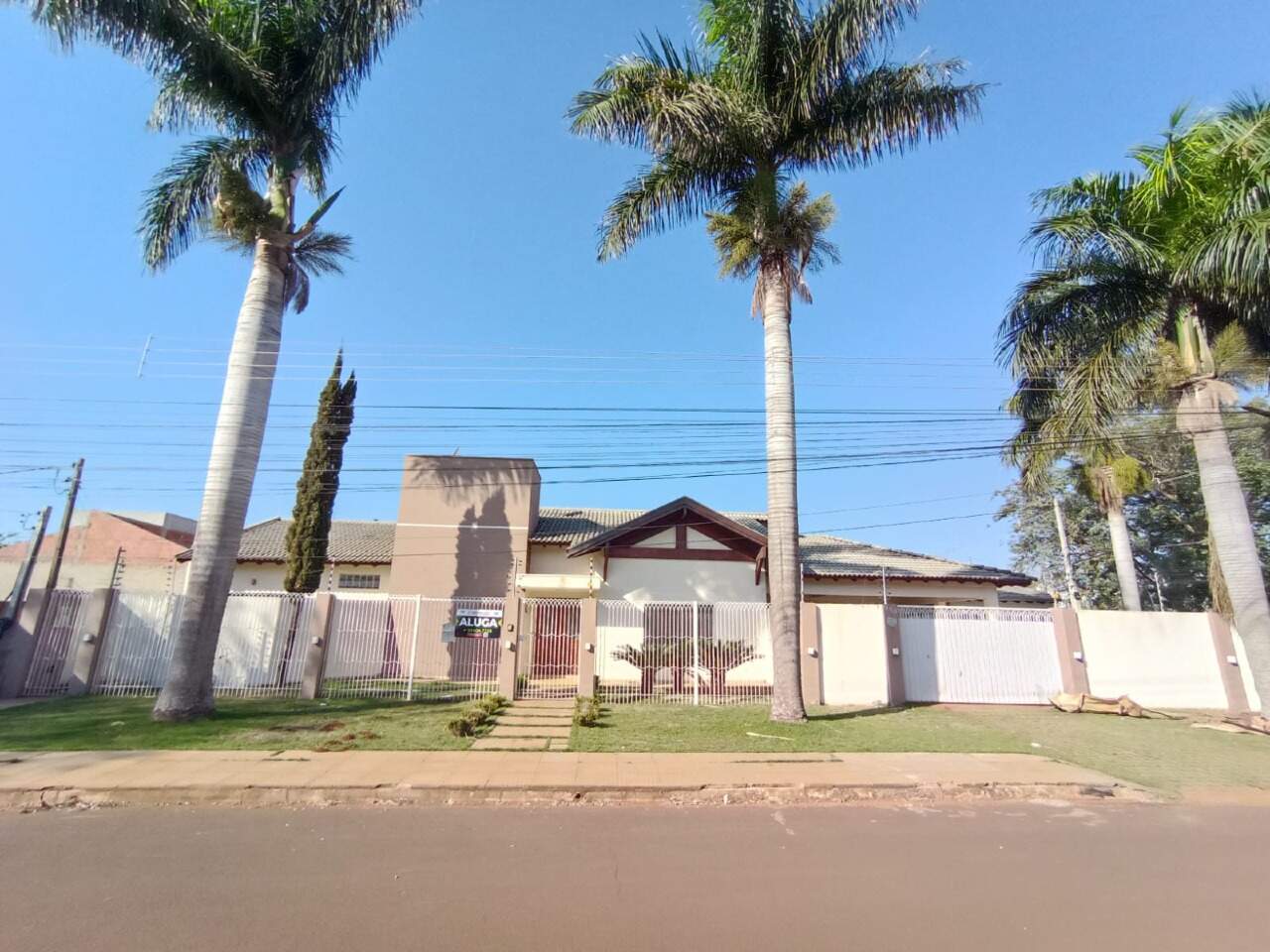 Casa com 3 quartos sendo 3 suítes no Jardim Mônaco em Dourados/MS — foto 1