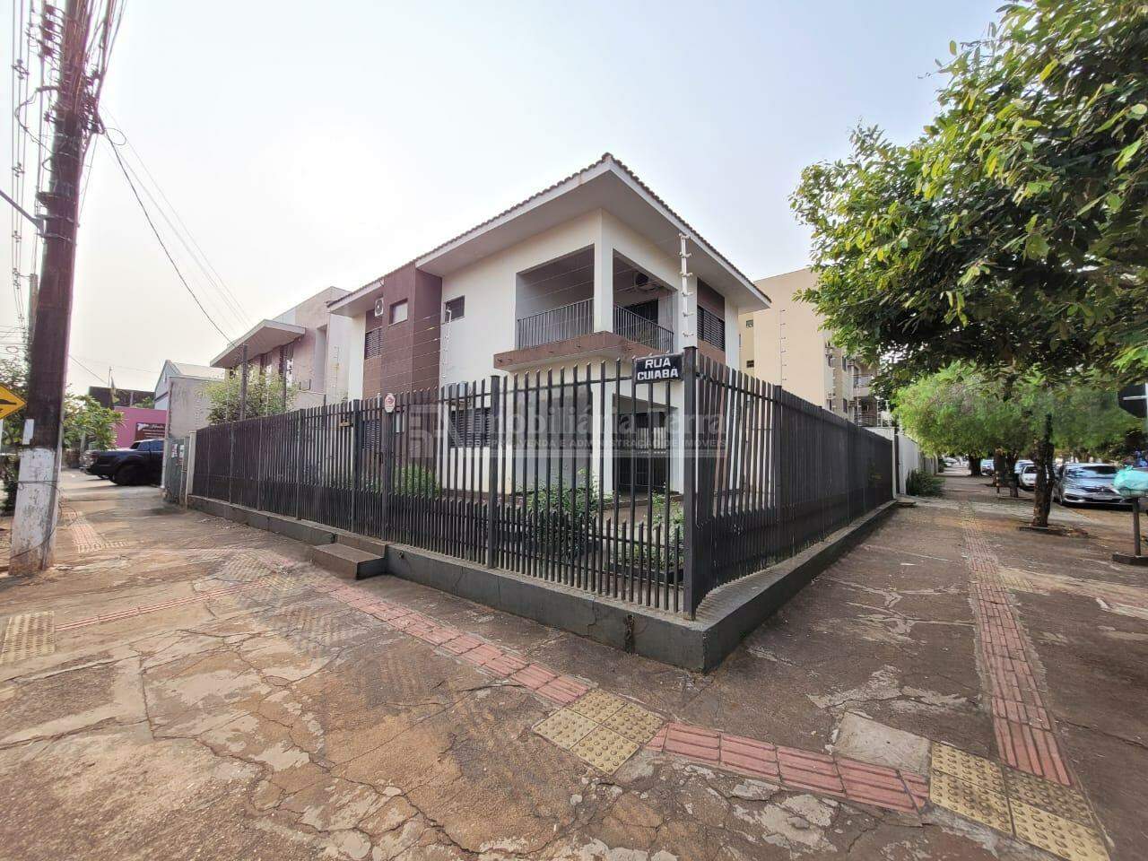 Casa com 6 quartos sendo 1 suíte no Centro em Dourados/MS — foto 2