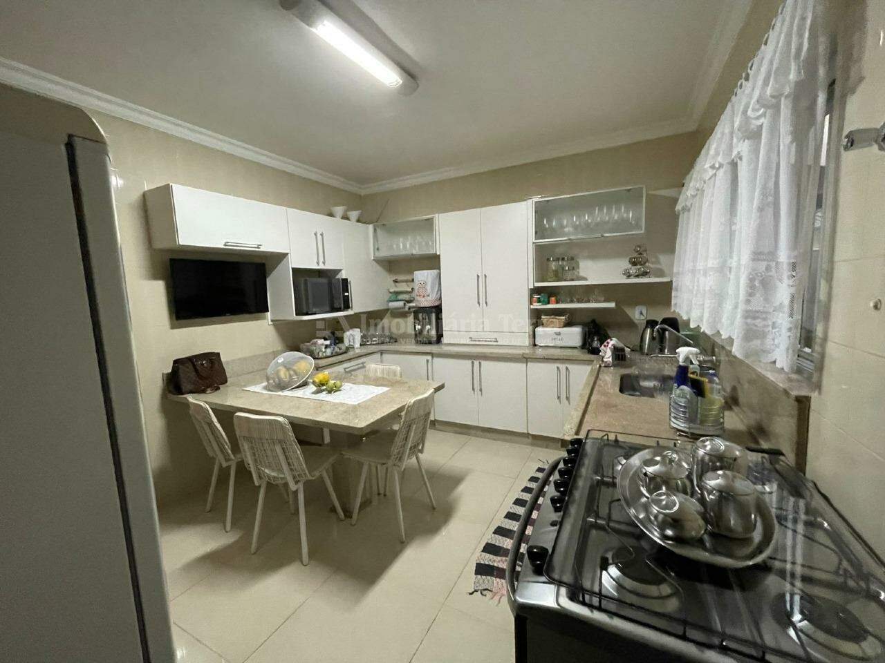 Casa com 4 quartos sendo 1 suíte no Vila São Luiz em Dourados/MS — foto 2