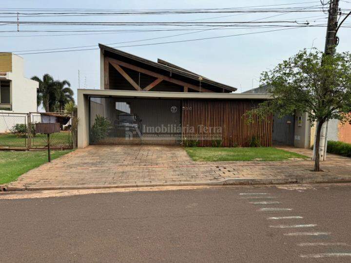 Casa com 3 quartos no Alto das Paineiras em Dourados/MS