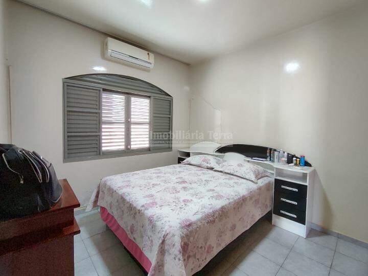 Casa com 3 quartos sendo 2 suítes no Vila Rui Barbosa em Dourados/MS — foto 12