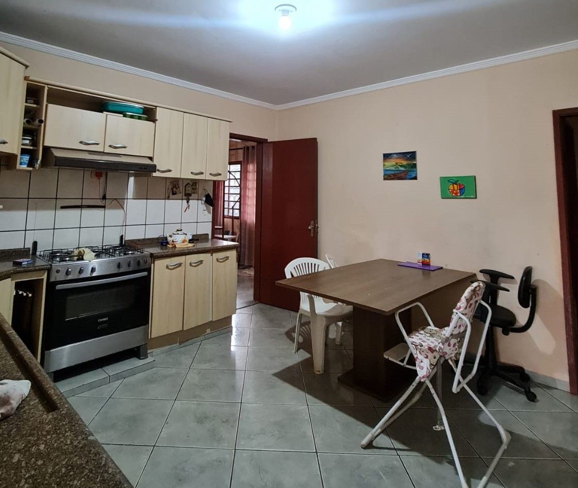Casa com 4 quartos sendo 1 suíte no Vila Industrial em Dourados/MS — foto 5
