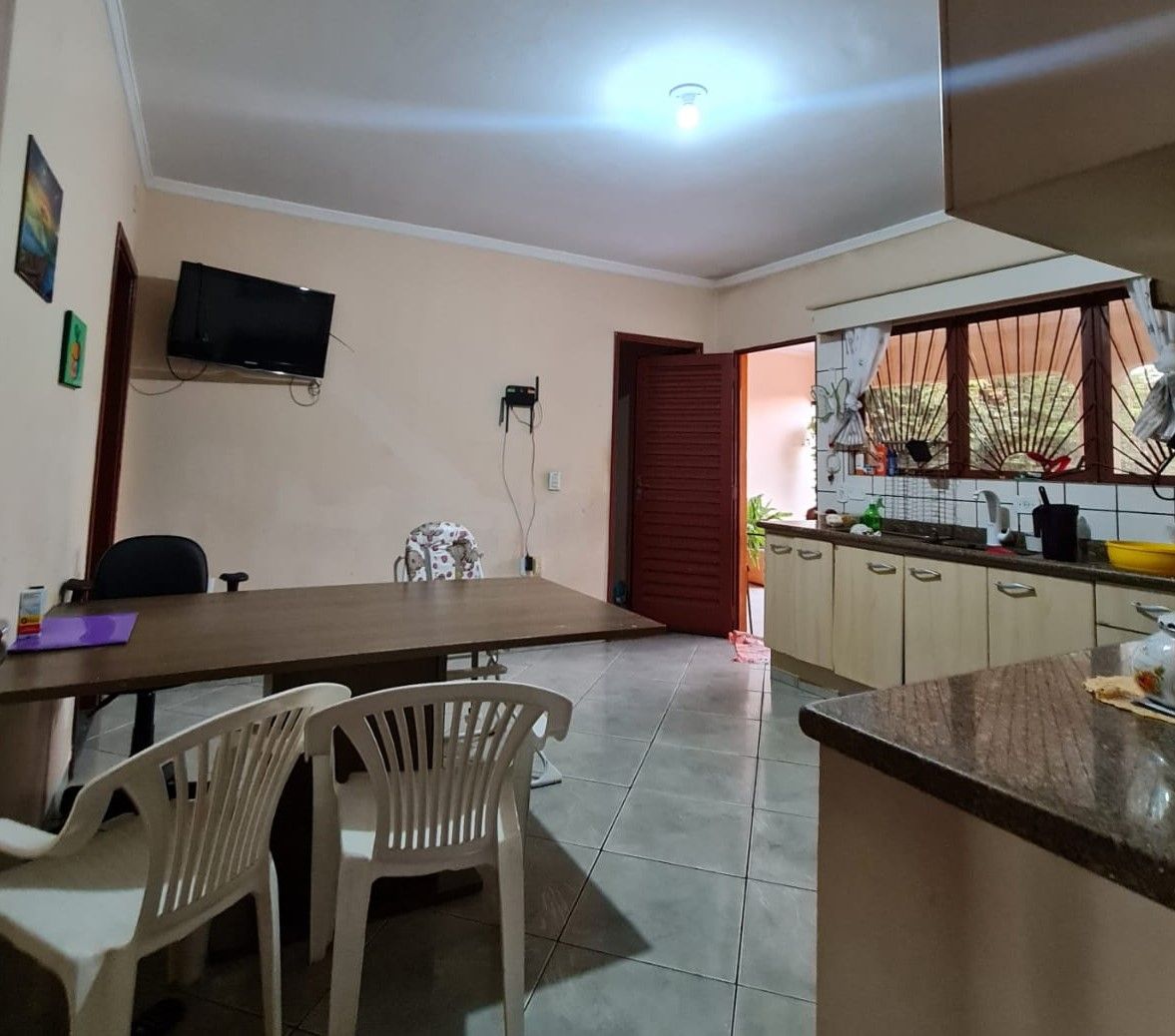 Casa com 4 quartos sendo 1 suíte no Vila Industrial em Dourados/MS — foto 4