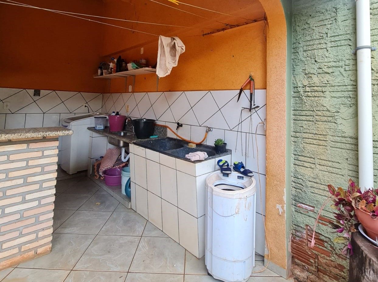 Casa com 4 quartos sendo 1 suíte no Vila Industrial em Dourados/MS — foto 13