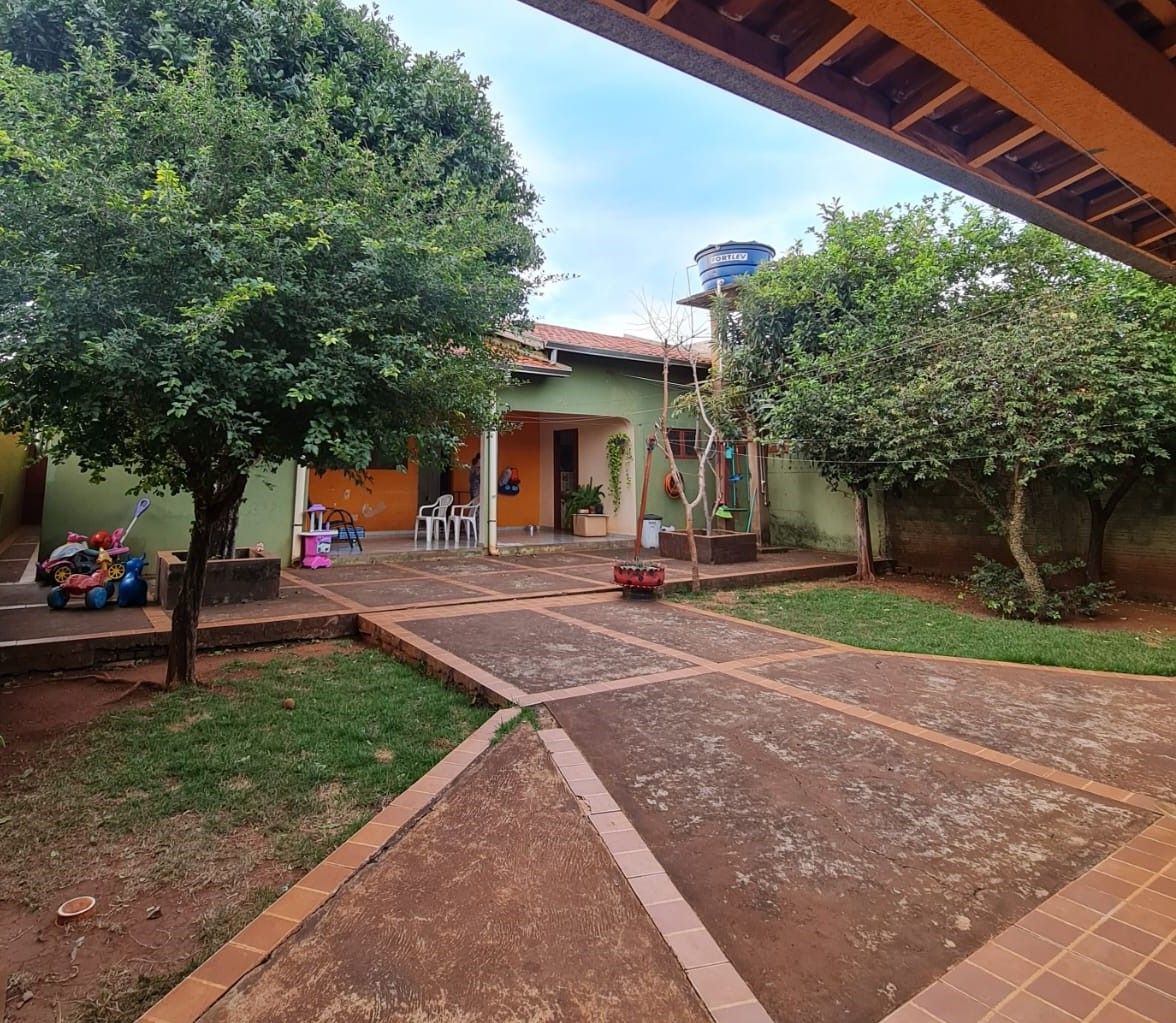 Casa com 4 quartos sendo 1 suíte no Vila Industrial em Dourados/MS — foto 12