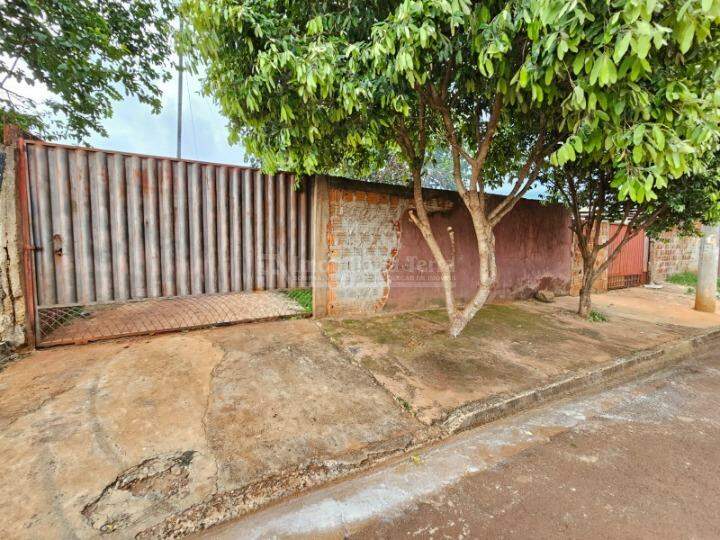 Casa com 2 quartos no Canaã III em Dourados/MS