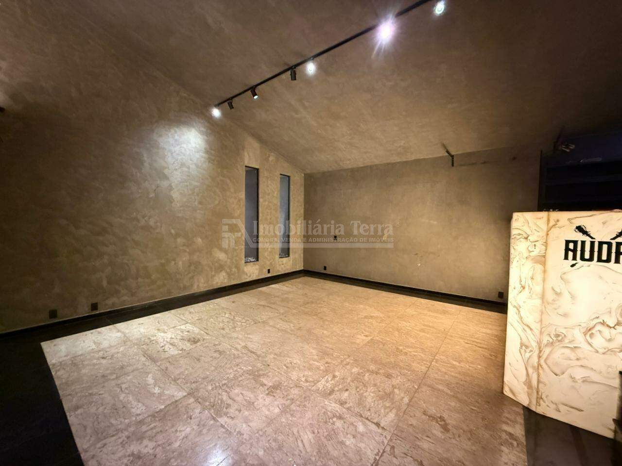 Imóvel Comercial com 4 quartos sendo 1 suíte no Vila Progresso em Dourados/MS — foto 12