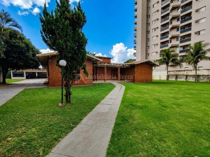Casa com 3 quartos sendo 1 suíte no Centro em Dourados/MS — foto 2