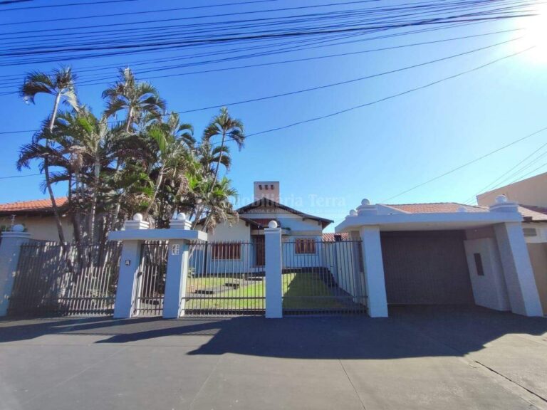 Casa com 5 quartos sendo 3 suítes no Jardim Itaipú em Dourados/MS