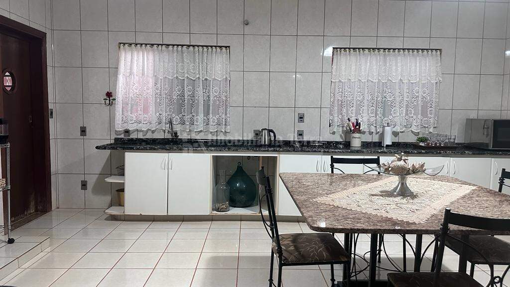 Casa com 2 quartos sendo 2 suítes no Chácara Califórnia em Dourados/MS — foto 10