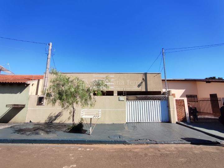 Casa com 3 quartos no Conjunto Habitacional Izidro Pedroso em Dourados/MS