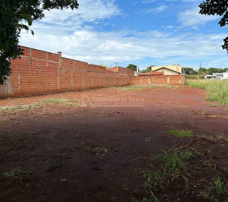 Terreno/Lote no Parque Residencial Pelicano em Dourados/MS