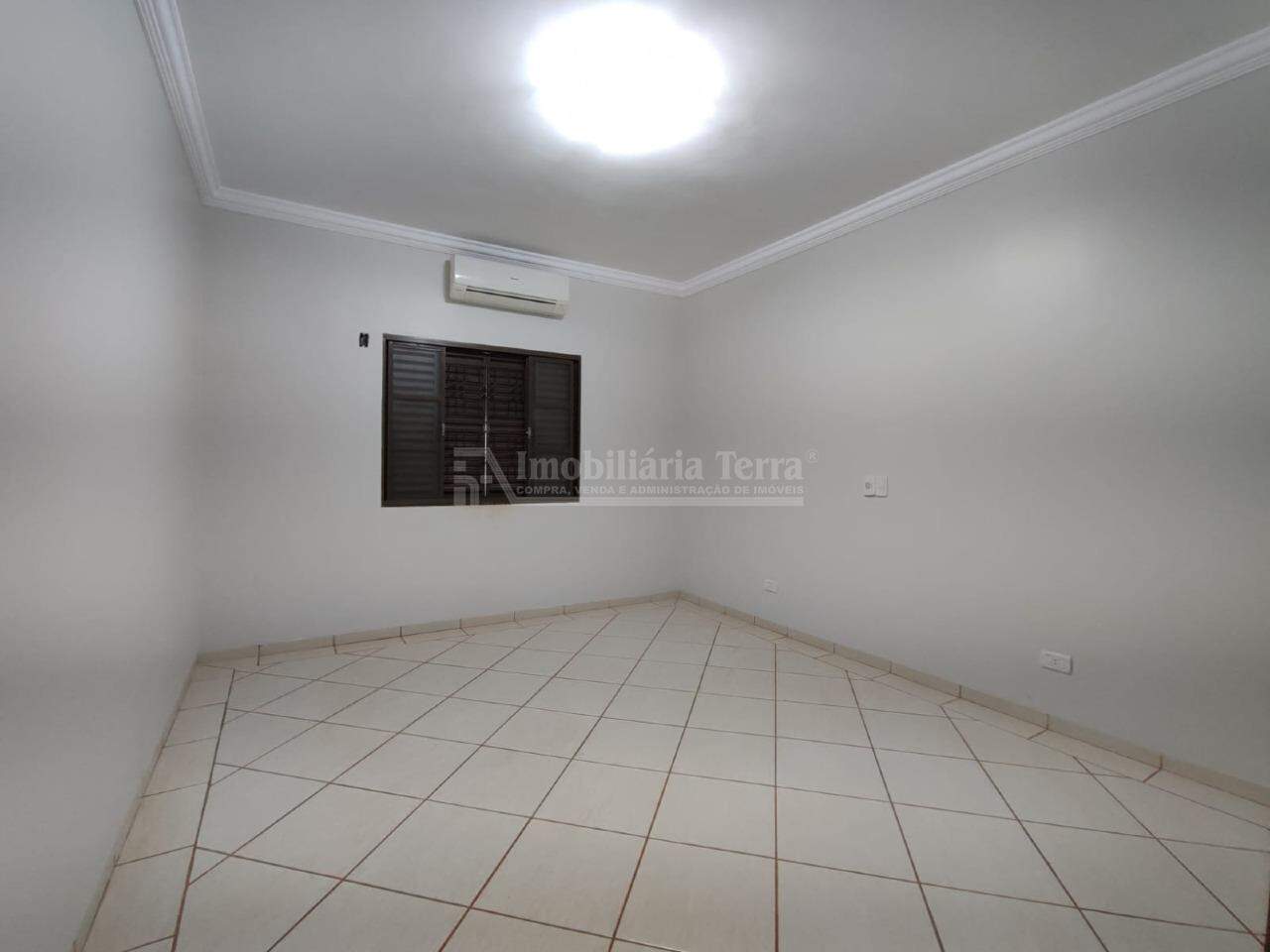 Casa com 4 quartos sendo 1 suíte no Jardim Guanabara em Dourados/MS — foto 10