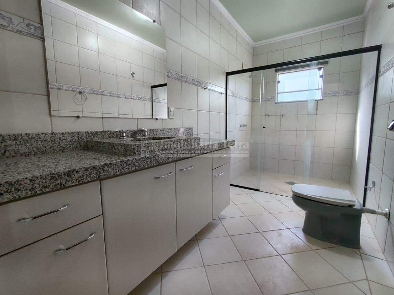 Casa com 4 quartos sendo 1 suíte no Jardim Guanabara em Dourados/MS — foto 17