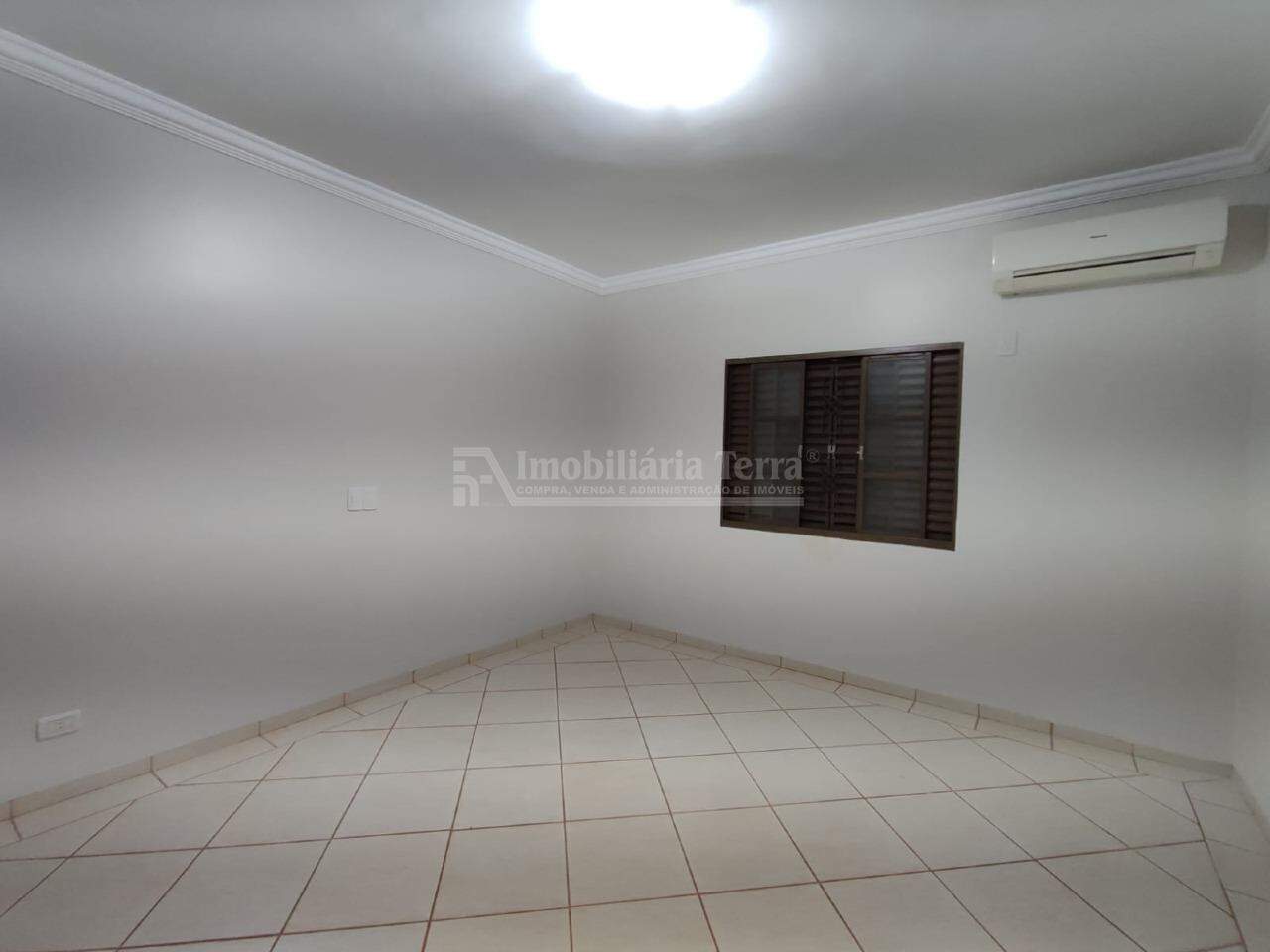 Casa com 4 quartos sendo 1 suíte no Jardim Guanabara em Dourados/MS — foto 11