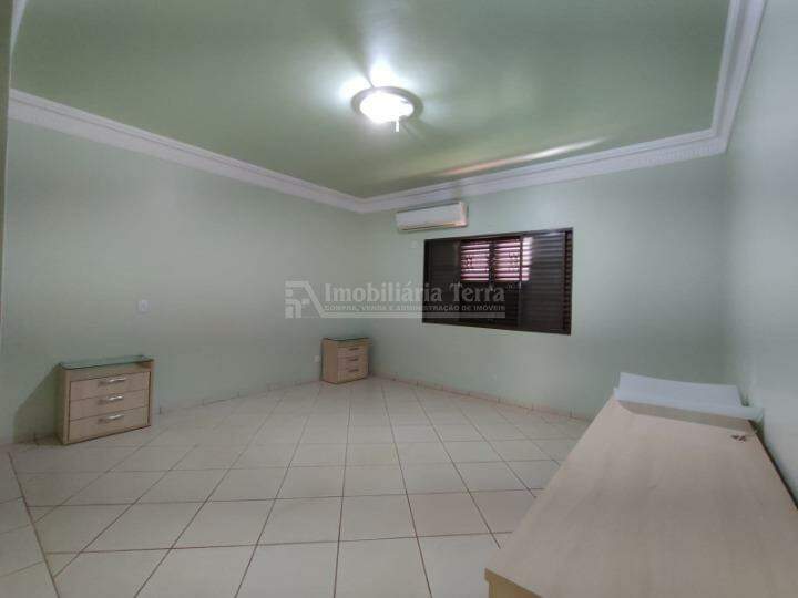 Casa com 4 quartos sendo 1 suíte no Jardim Guanabara em Dourados/MS — foto 13