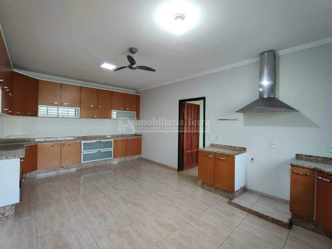 Casa com 4 quartos sendo 1 suíte no Jardim Guanabara em Dourados/MS — foto 4