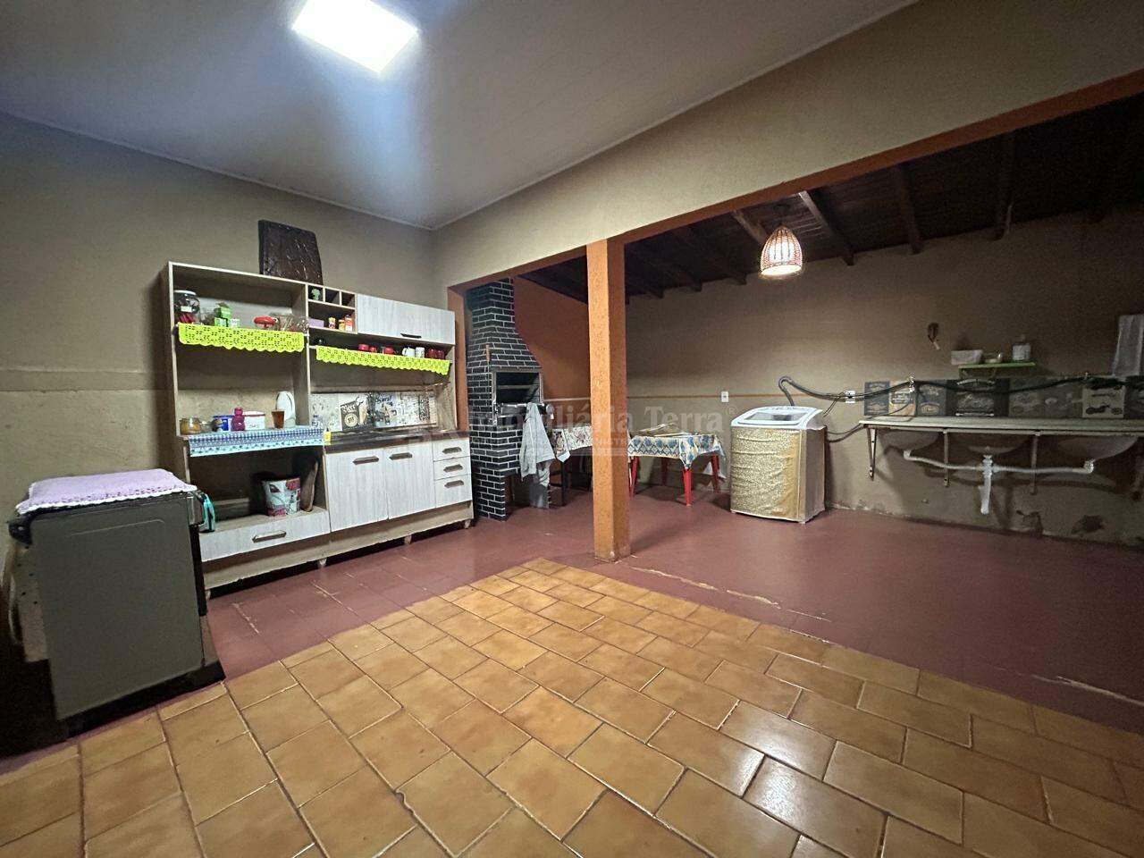 Casa com 4 quartos no Conjunto Habitacional Terra Roxa em Dourados/MS — foto 4