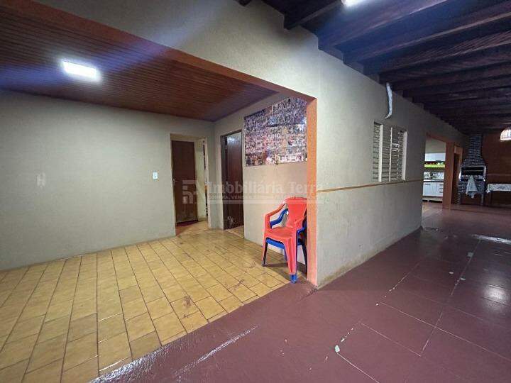 Casa com 4 quartos no Conjunto Habitacional Terra Roxa em Dourados/MS — foto 3