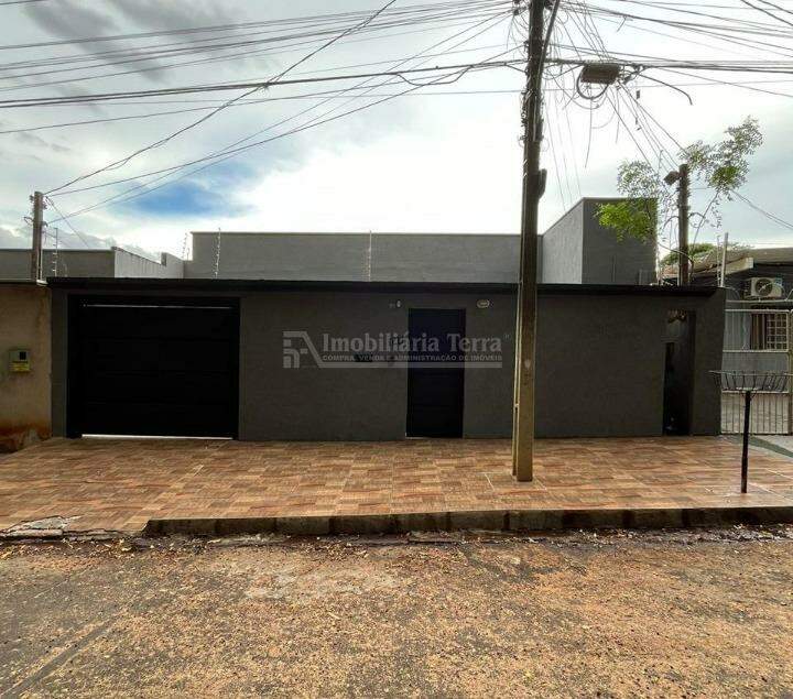 Casa com 4 quartos no BNH III Plano em Dourados/MS