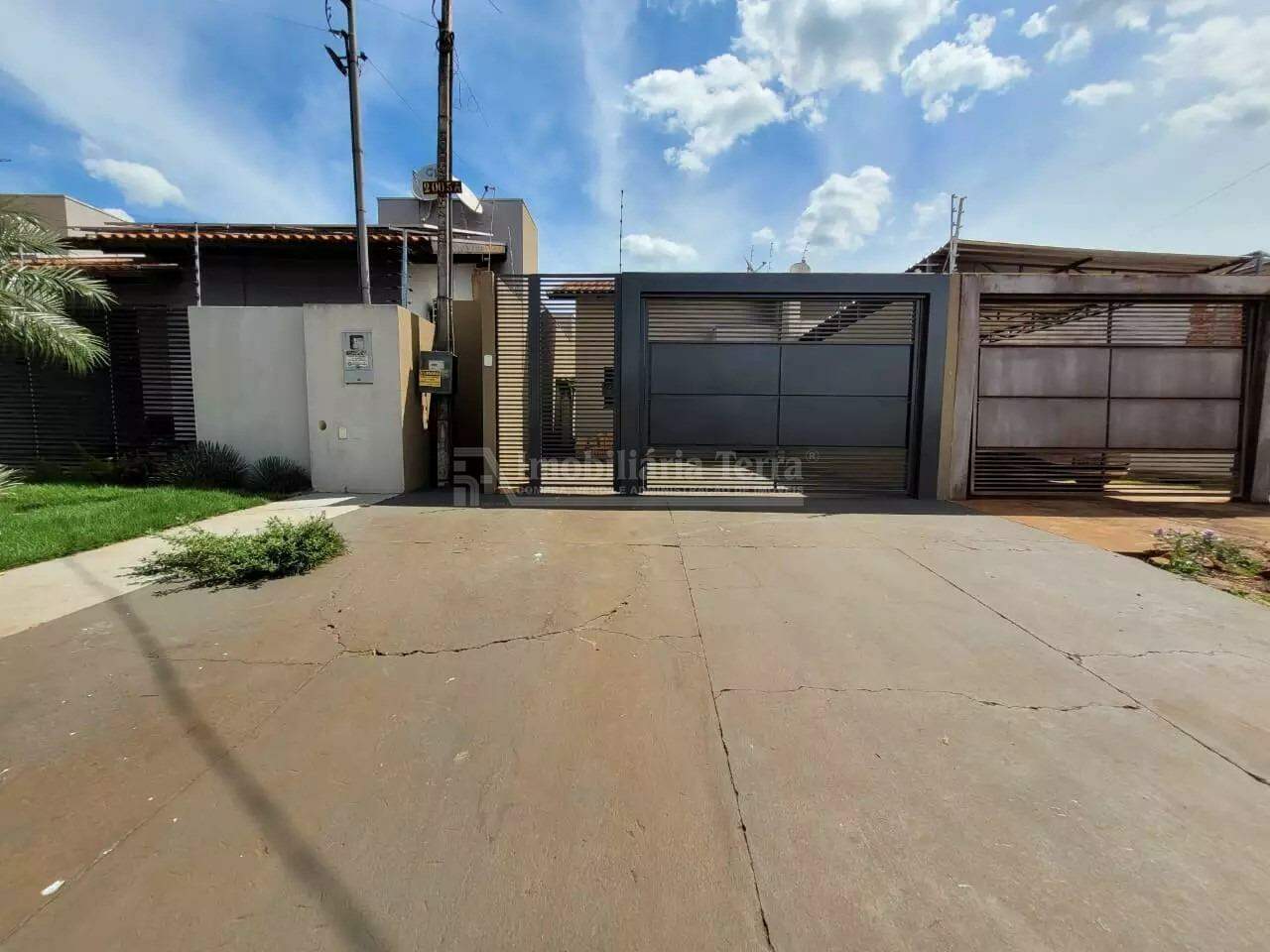 Casa com 5 quartos no Residencial Monte Carlo em Dourados/MS