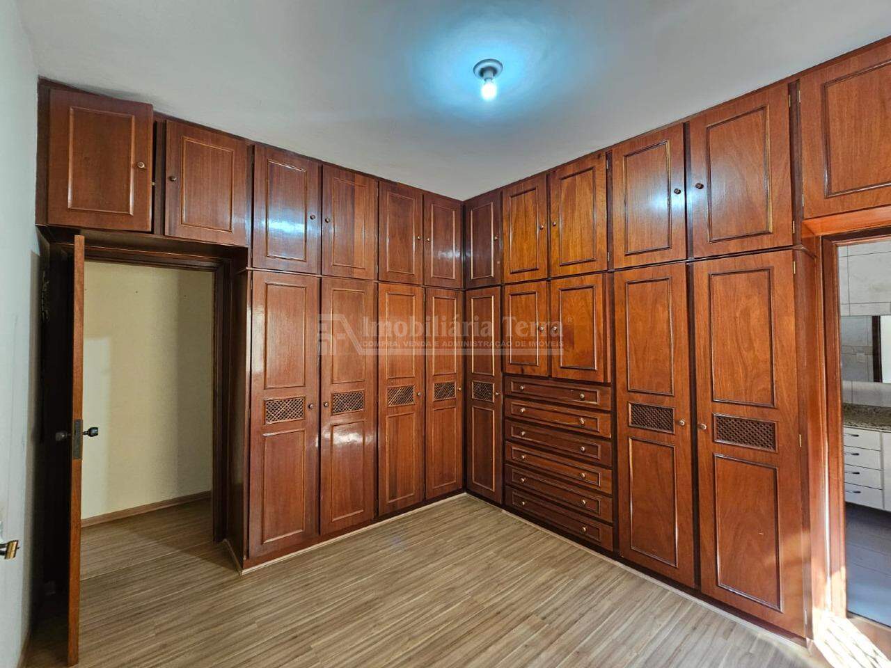 Casa com 4 quartos sendo 1 suíte no Vila Progresso em Dourados/MS — foto 10