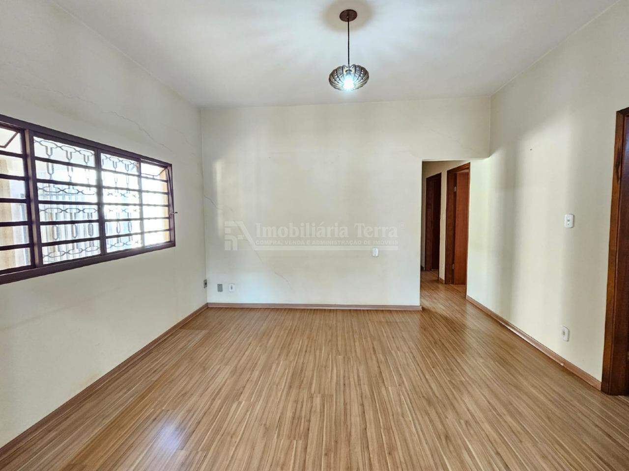 Casa com 4 quartos sendo 1 suíte no Vila Progresso em Dourados/MS — foto 7