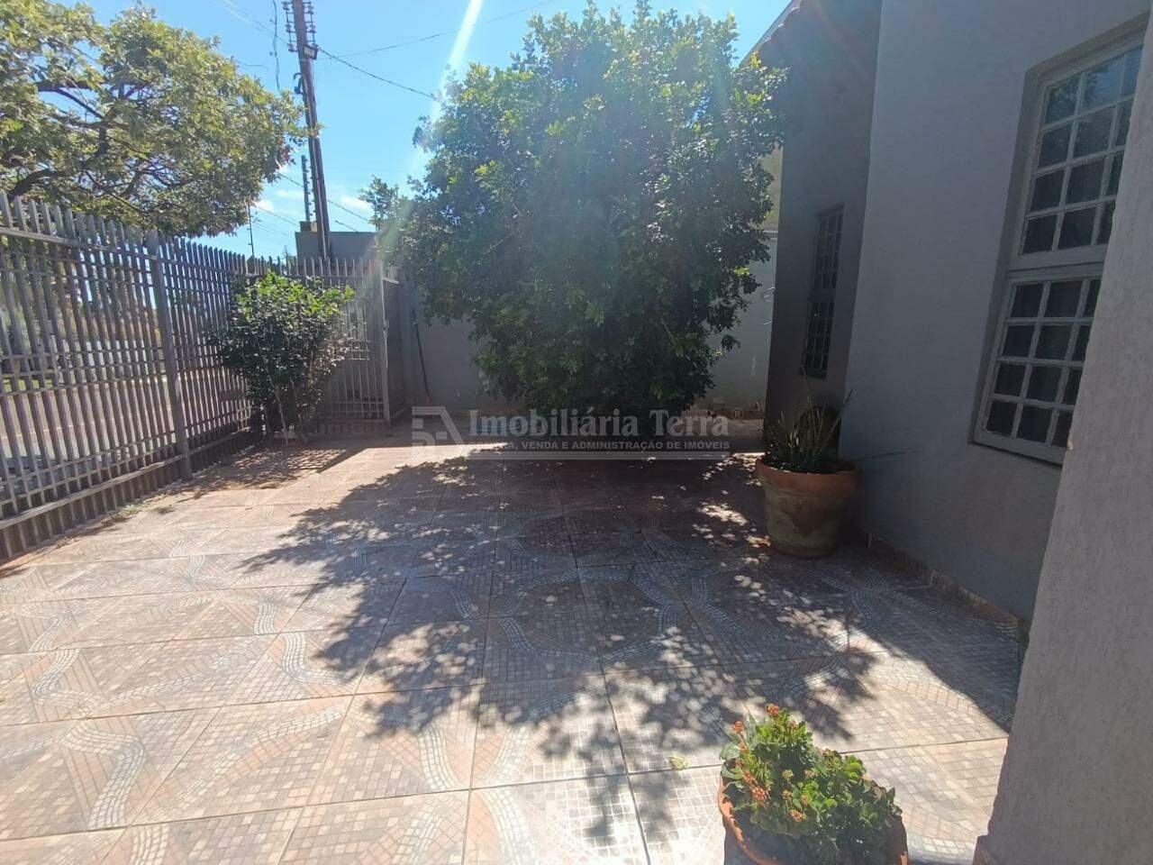 Casa com 4 quartos sendo 1 suíte no Jardim Murakami em Dourados/MS — foto 2