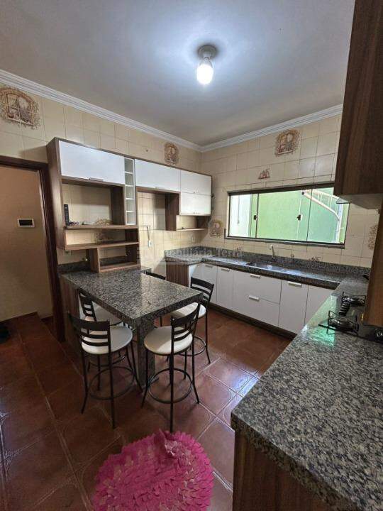 Casa com 7 quartos sendo 1 suíte no Vila Aurora em Dourados/MS — foto 3