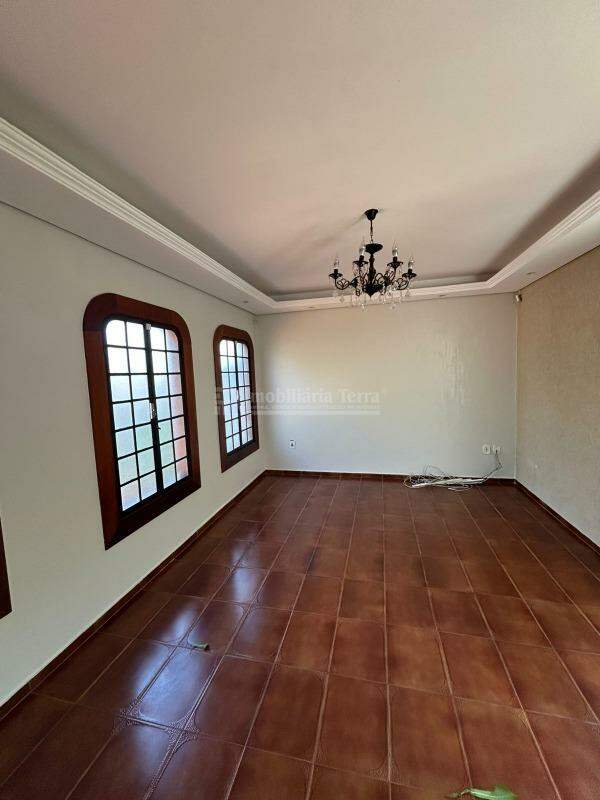 Casa com 7 quartos sendo 1 suíte no Vila Aurora em Dourados/MS — foto 7