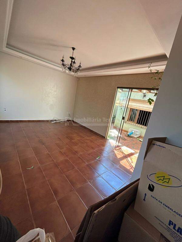 Casa com 7 quartos sendo 1 suíte no Vila Aurora em Dourados/MS — foto 5