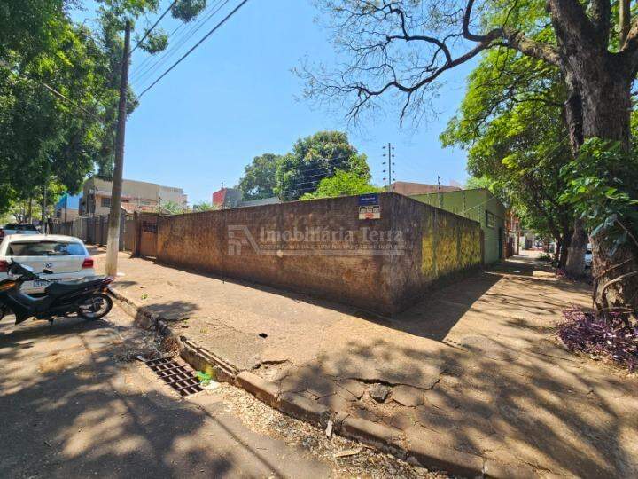 Terreno/Lote com 4 quartos sendo 1 suíte no Centro em Dourados/MS — foto 2